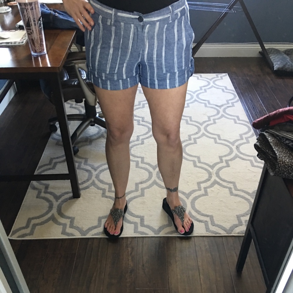 Cute stripped shorts.